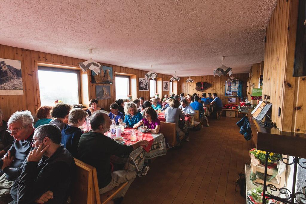 Rifugio Velo Della Madonna Hotel Сан Мартино ди Кастроза Екстериор снимка